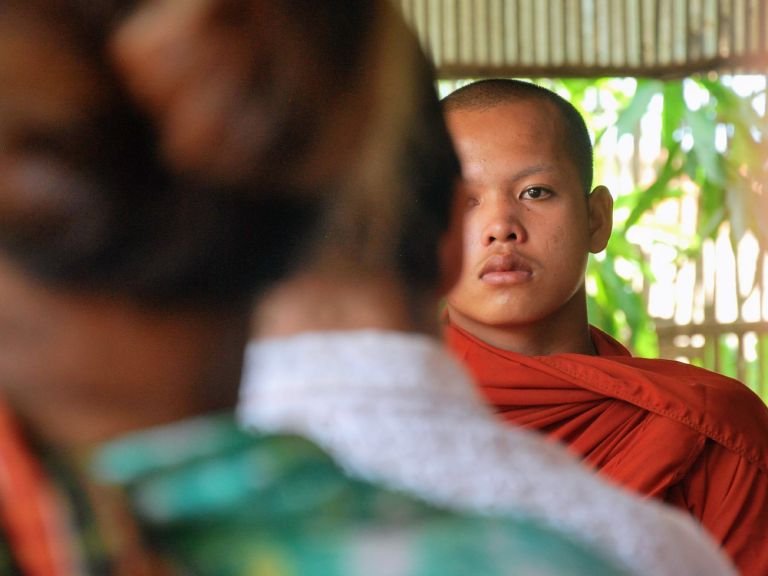 Moine bouddhiste près de Kampot